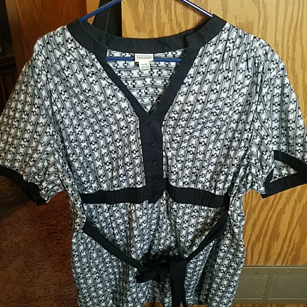 Cute summer top by Venezia